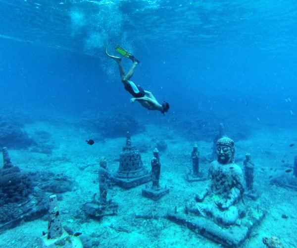 snorkelling-at-the-buddha-temple-in-bali